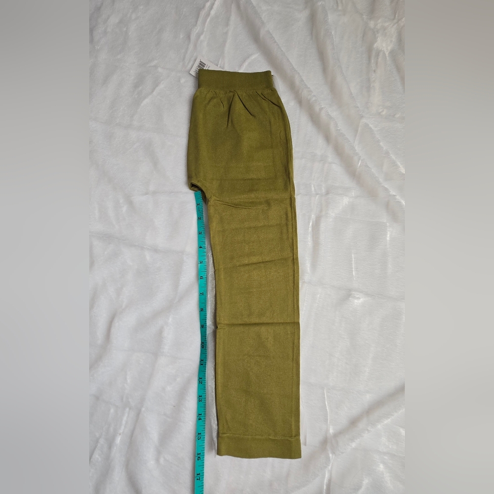 Yelete Seamless Leggings in Olive - Picture 2 of 4